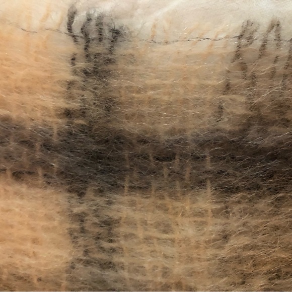 NWT Foxford Plaid Wool Scarf - Made in Ireland (75% Mohair, 20% Wool, 5% Nylon) - Picture 6 of 11